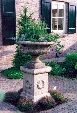 Picture of Laurel Large Plinth