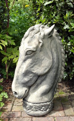 Picture of Horse Head Stone Finial