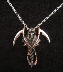Picture of The Reapers Arms Necklace