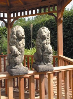 Picture of Heraldic Lions (Pair) Stone Statues