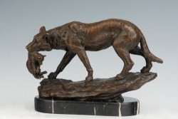 Picture of Wolf Carrying Cub Bronze Figurine