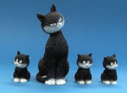 Picture of Cats in a Row Figurines