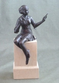 Picture of Powder Puff Bronze Figurine